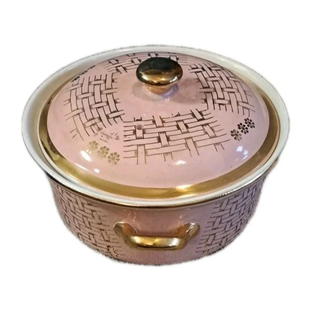 Vtg‎ Halls Superior Quality Covered Casserole Dish Pink Basketweave Pattern USA